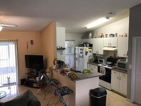 4th image of 998 Westport St SE