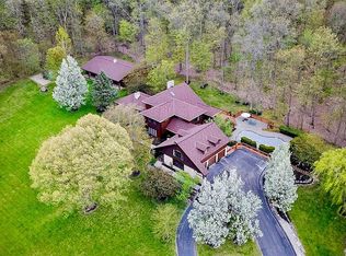 3940 Rivendell Ct, Milford, MI 48380