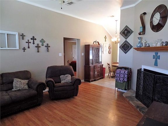 3rd image of 1017 Oxford Dr