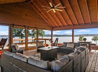 215 Rocky Point Rd, Mount Vernon, TX 75457