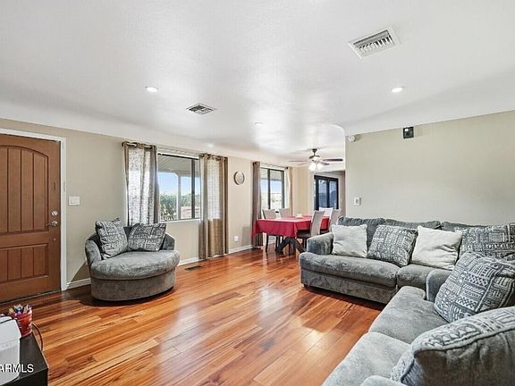 3rd image of 3445 E Granada Rd