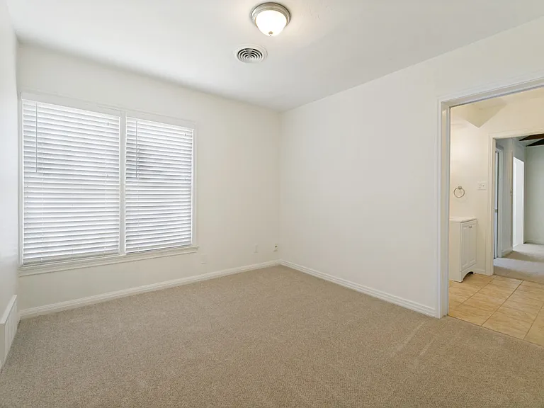 837 Northwood Rd — Photo 7