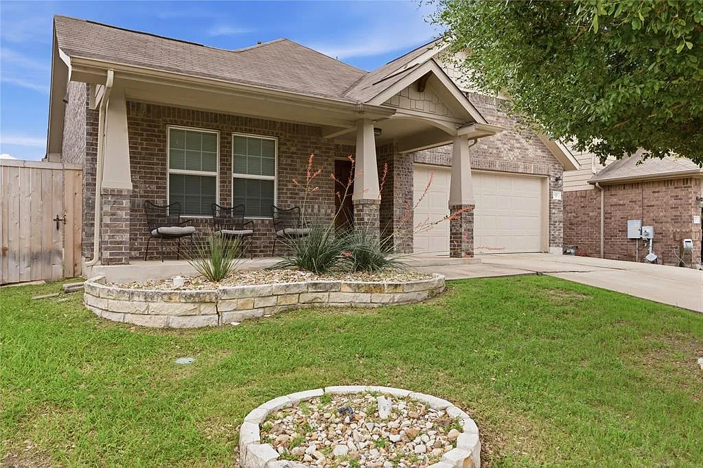 4 bed, 3.0 bath, 2586 sqft, $2,650 — Photo 2
