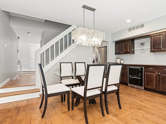 5th image of 1925 N Maud Ave #1