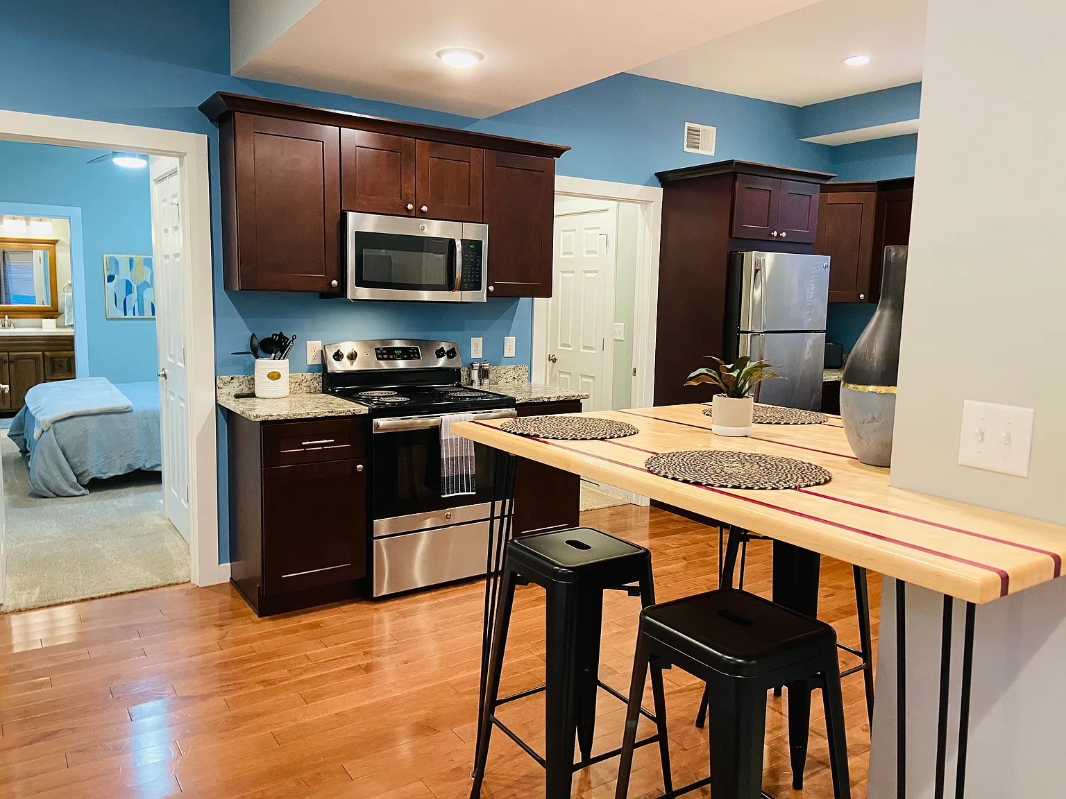 419 W Vine St — Photo 4