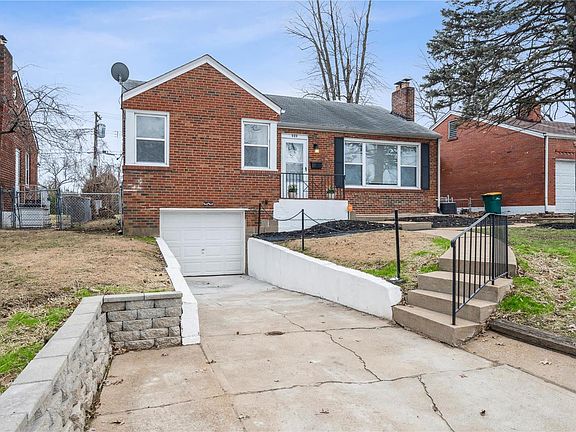 2nd image of 920 Fontaine Pl