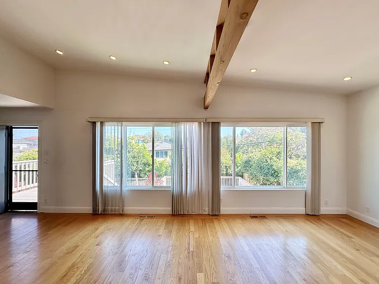 339 Paramount Dr — Photo 18