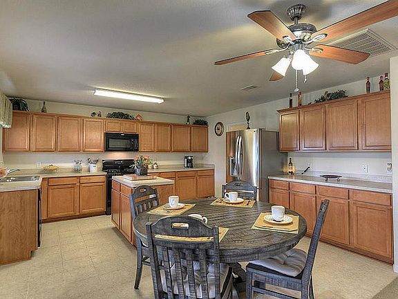 3rd image of 8122 Yaupon View Dr