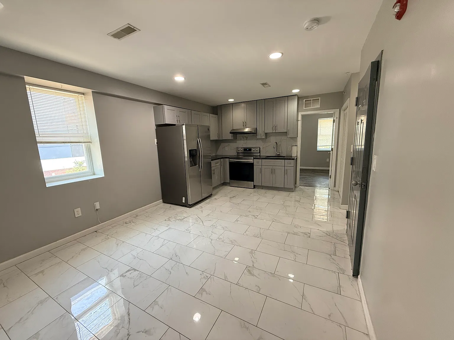 2 bed, 800 sqft, $1,600 — Photo 3