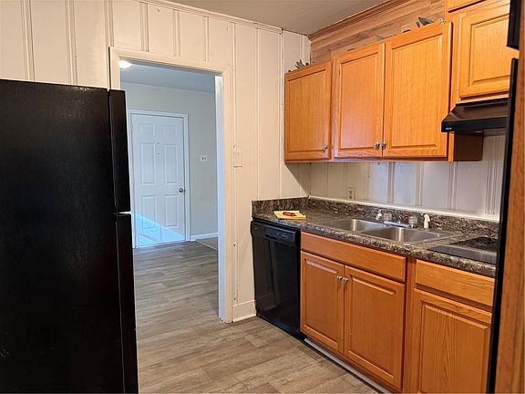 4th image of 851 Waverly Dr W