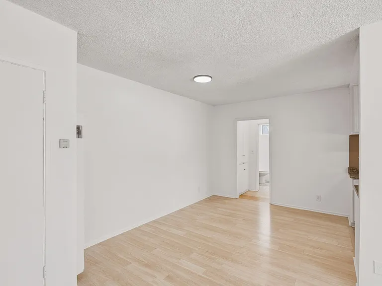 Lillian Way Apartments — Photo 9