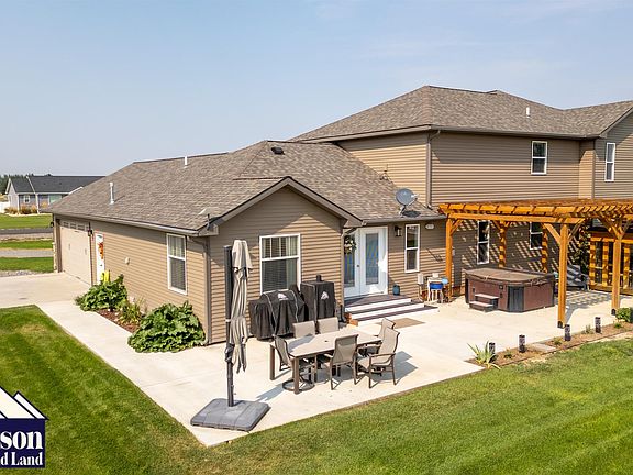 3rd image of 2 Cora Ln