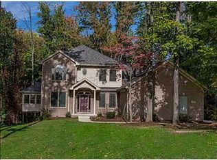 2197 Woodland Farms Dr, Columbus, IN 47201