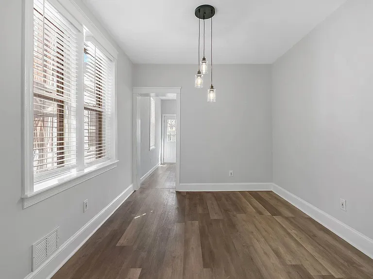 2609 E Ontario St — Photo 14