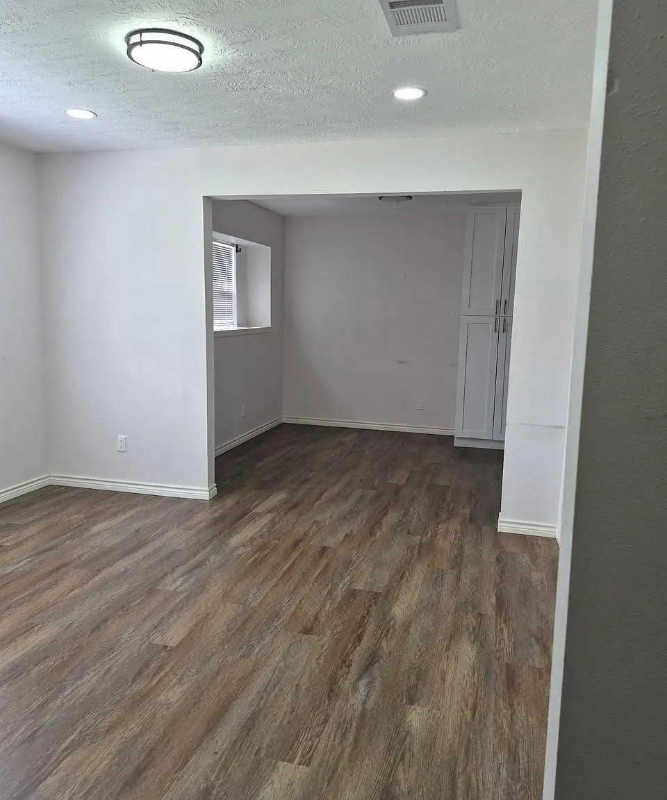 3 bed, 1.5 bath, 1737 sqft, $1,700 — Photo 3