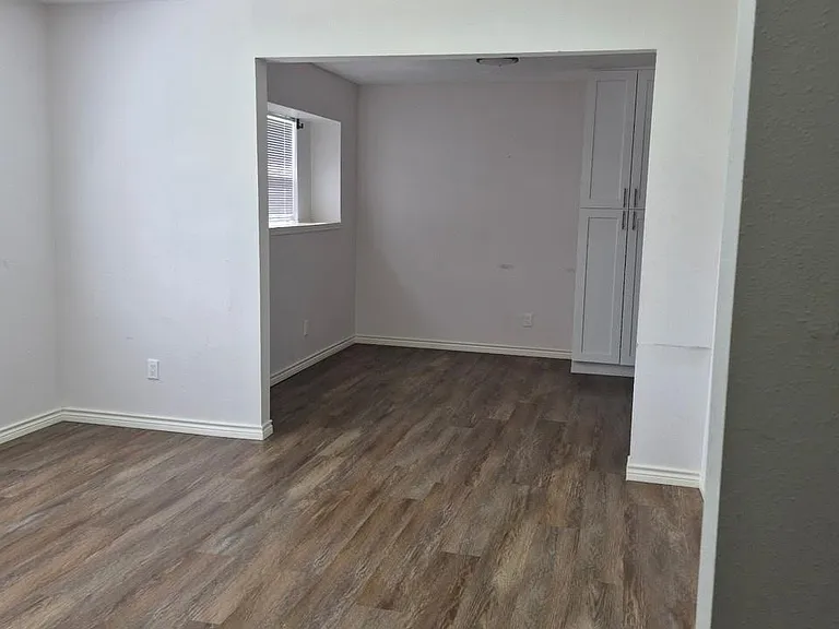 10915 Roandale Dr — Photo 3