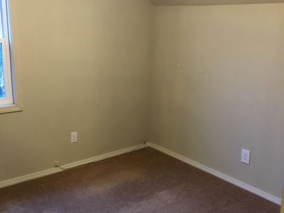 4th image of 30620 3rd Ave NE