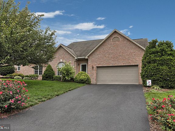 3rd image of 8 Windsor Way #L-0085