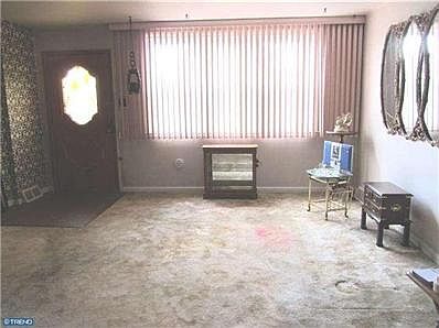 3rd image of 547 Devereaux Ave