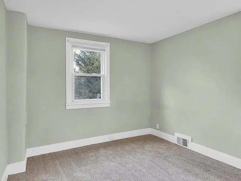137 S Main St — Photo 16