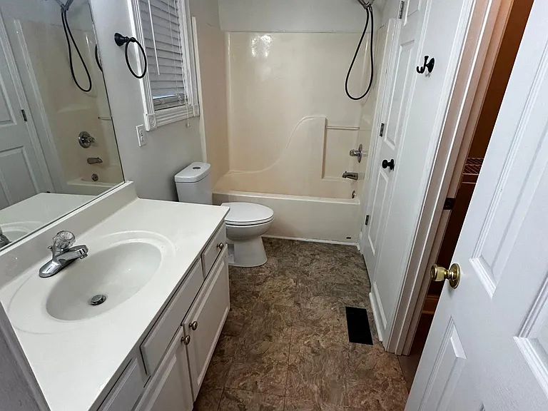 121 Hillcreek Ct — Photo 5