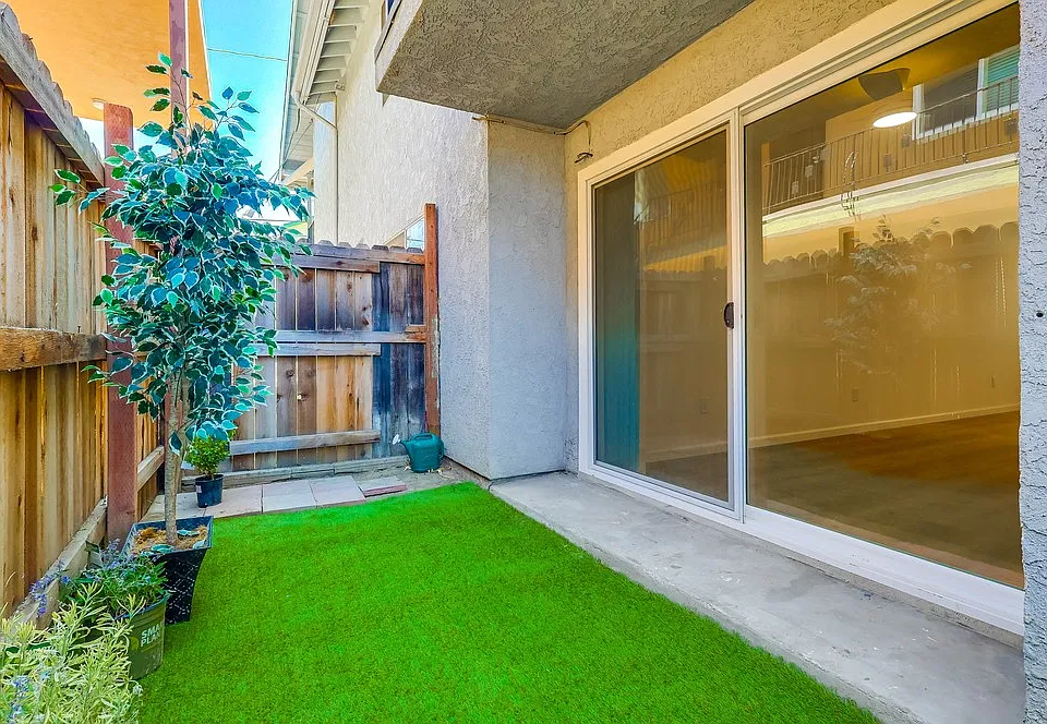 461 Almond Ave #8