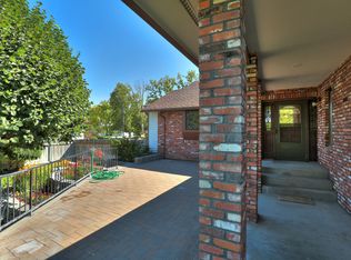 8205 Sunset Ln, Pasco, WA 99301