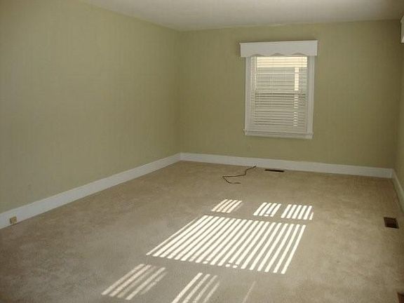 3rd image of 805 Oakland Ave