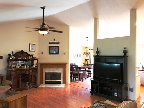 3rd image of 1416 Lester Dr