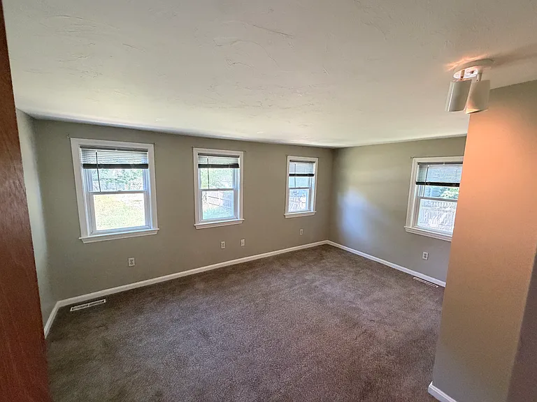 84 Perry St — Photo 13