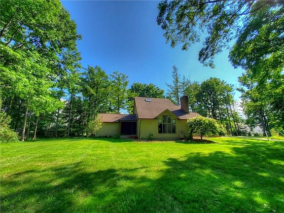 3rd image of 5 Wildflower Ln