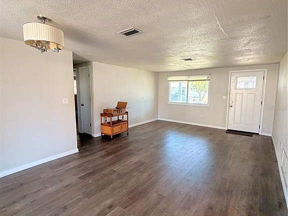 4th image of 9235 Crabtree Ln