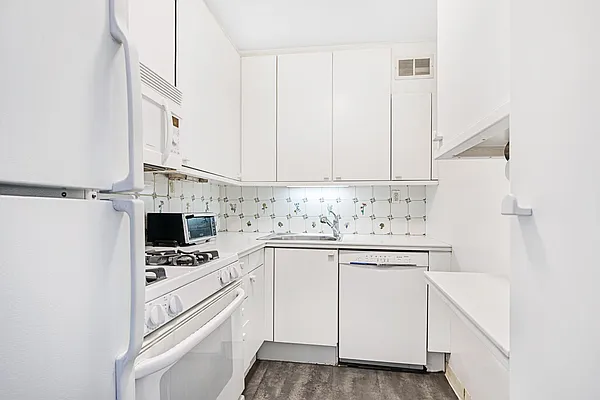 Sold by Compass | media 22