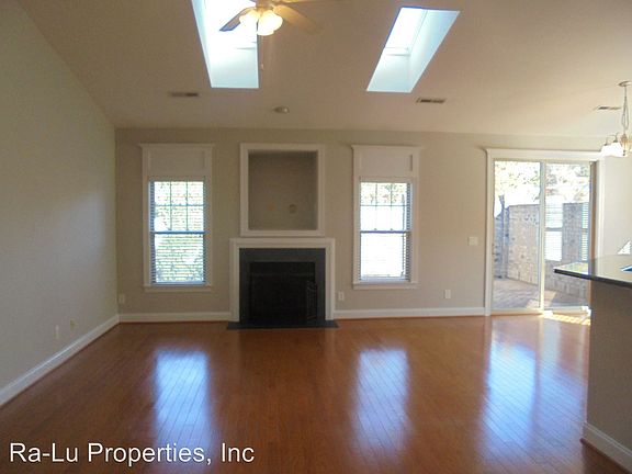 5th image of 108 Liberty Square Dr