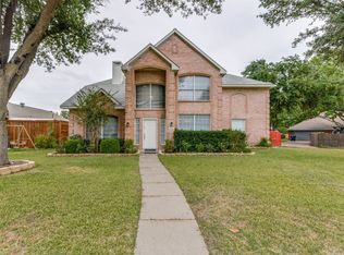909 Crestmeade Dr, Garland, TX 75040