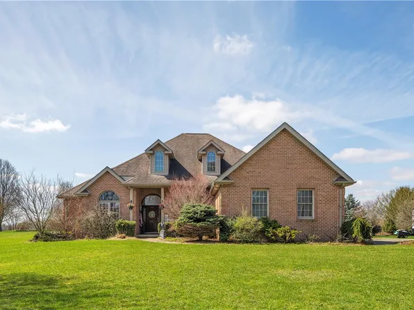 15 Blackberry Ln, Grove City, PA 16127