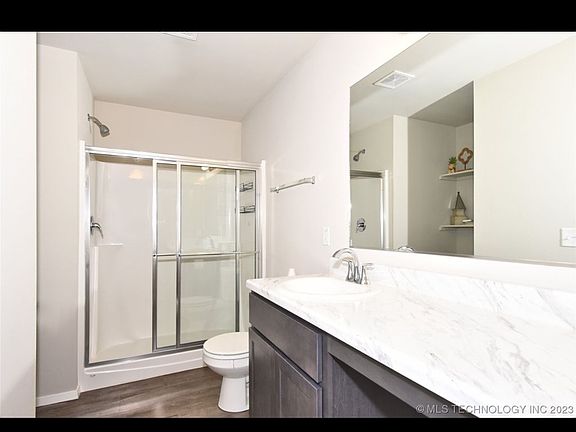 4th image of 11426 238th Ave E