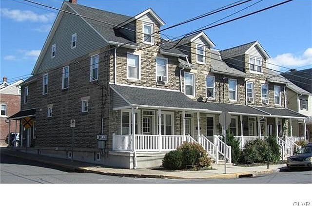 2nd image of 1691 Newport Ave