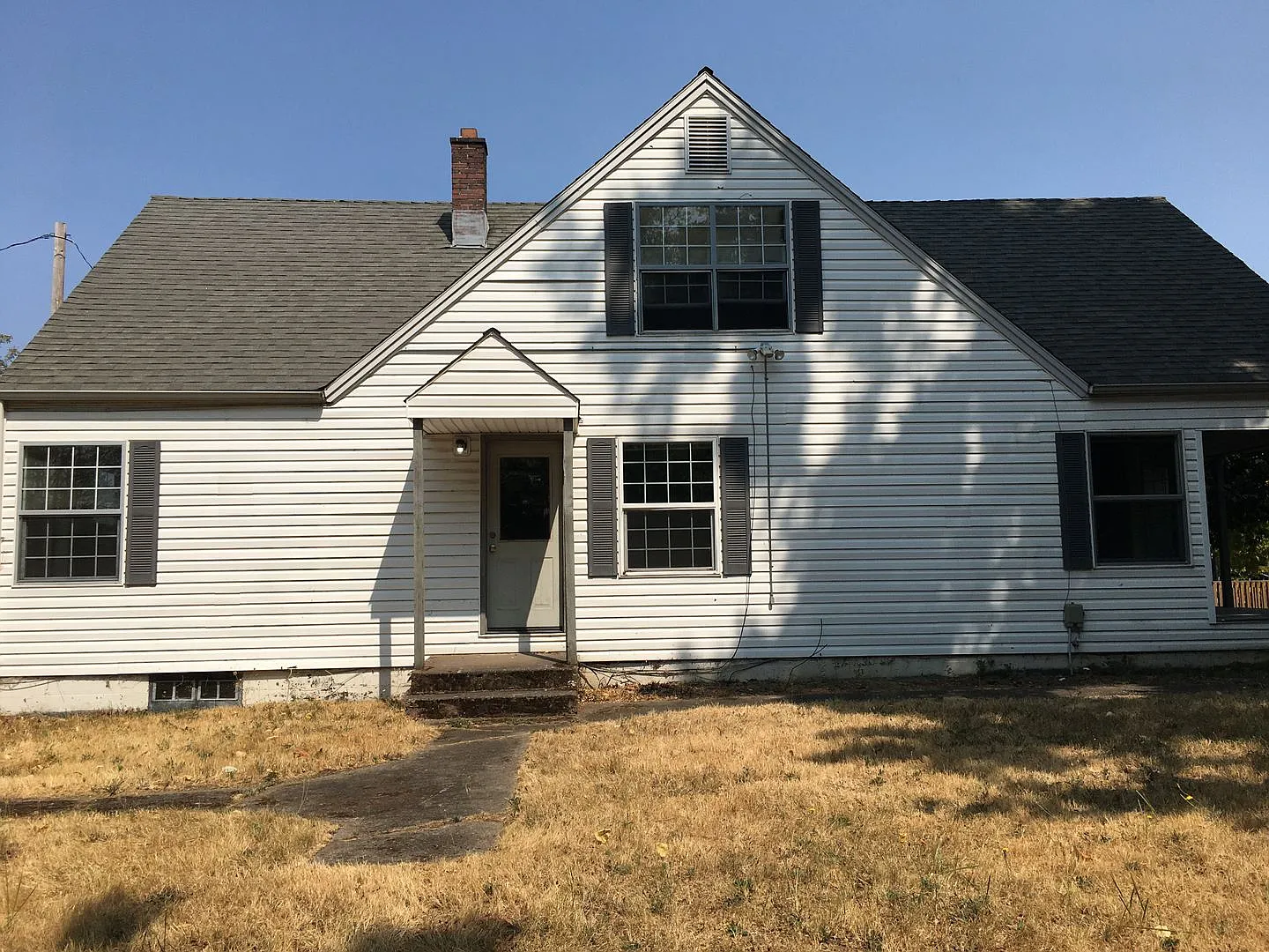 Spacious Campus House ~ 5 bedroom, 2 bath — Photo 3