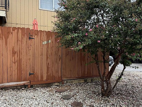 5th image of 923 Vance Jackson Rd APT 1501