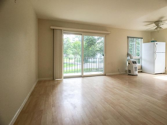 2nd image of 934 Peninsula Ave APT 203