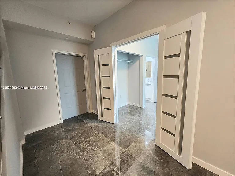 2146 Van Buren St #403 — Photo 8