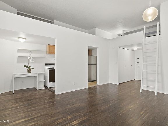 2nd image of 100 W 72nd St APT 3A