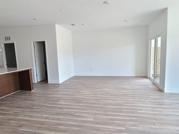 4th image of 273 N Laverne Ave