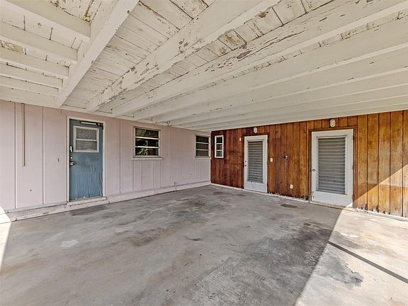 3rd image of 730 S VENICE BOULEVARD