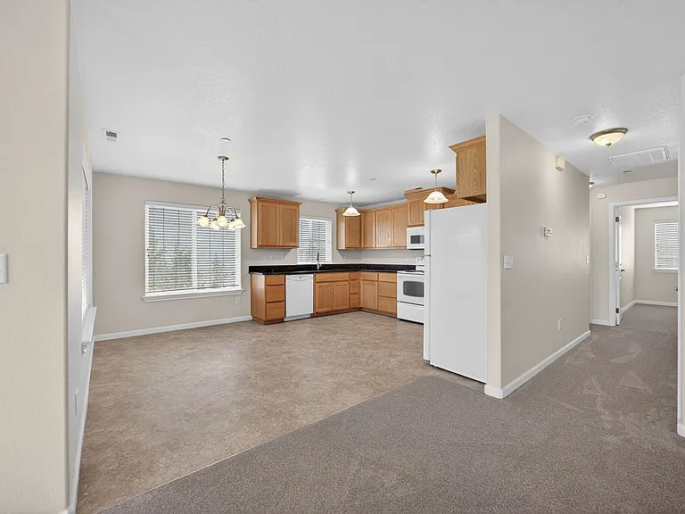 2533 Corona Ave #C — Photo 5