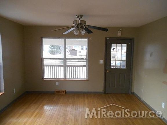 4th image of 58 Lawndale Ave