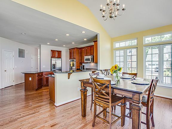 3rd image of 11808 Fullers Ln