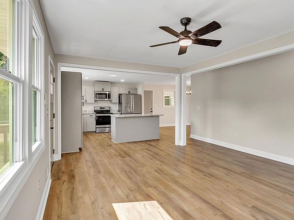 5th image of 10 Shamrock Cir