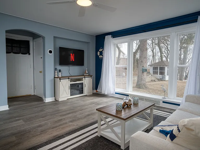 Cora Ave — Photo 3
